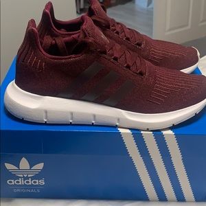 Women’s Adidas swift run - maroon